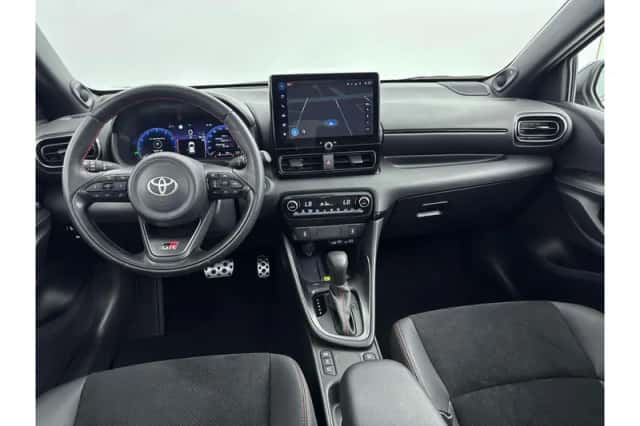 Toyota Yaris (2024) thumbnail 2