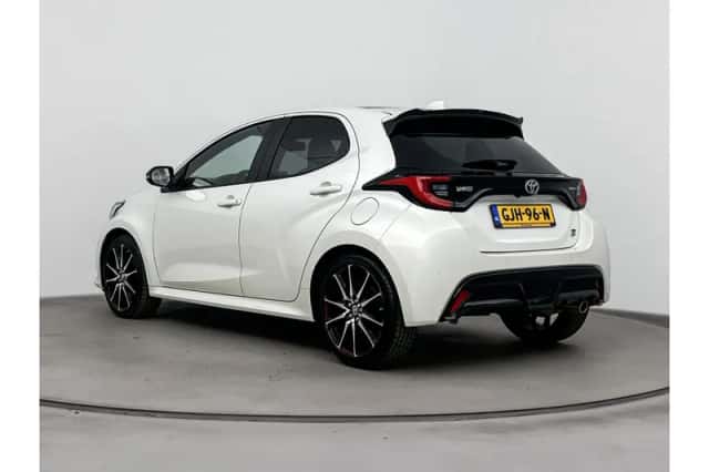 Toyota Yaris (2024) thumbnail 4