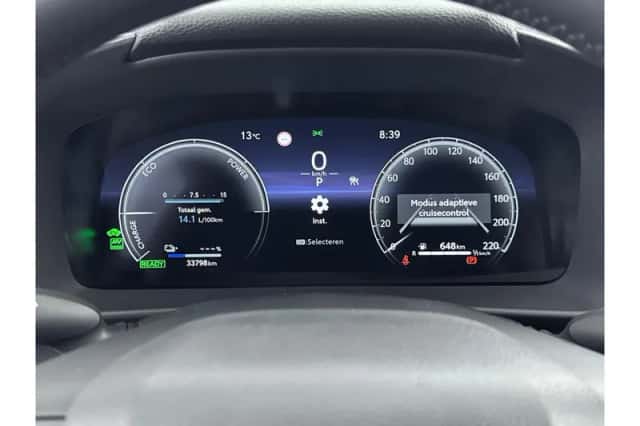 Toyota C-HR (2025) thumbnail 3