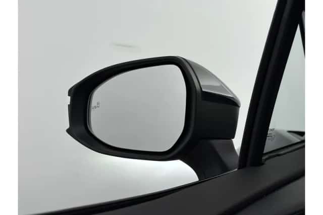 Toyota C-HR (2025) thumbnail 5