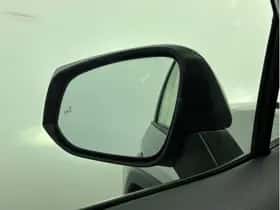 Toyota RAV4 (2024) thumbnail 6