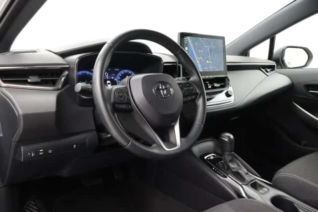 Toyota Corolla (2023) thumbnail 2
