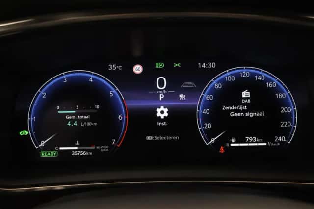 Toyota Corolla (2023) thumbnail 3