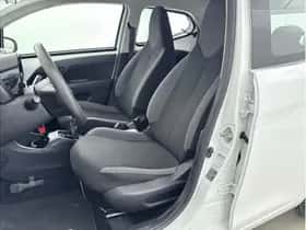 Toyota Aygo (2021) thumbnail 9