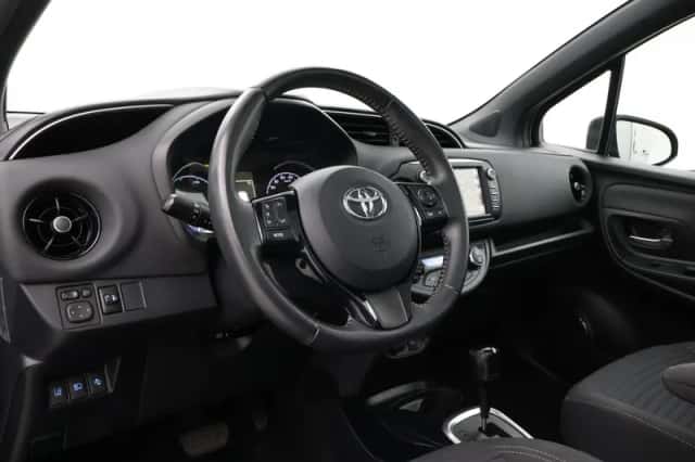 Toyota Yaris (2018) thumbnail 2