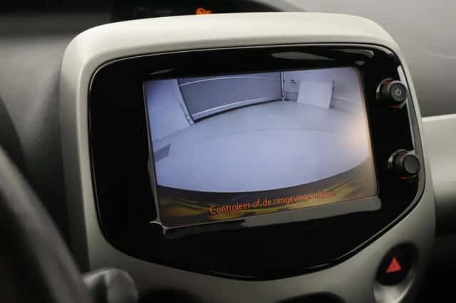 Toyota Aygo (2015) thumbnail 5