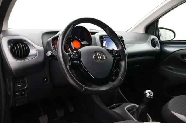Toyota Aygo (2020) thumbnail 2