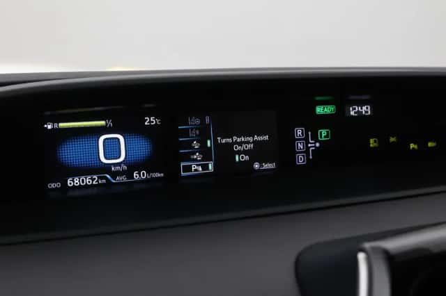 Toyota Prius (2018) thumbnail 3