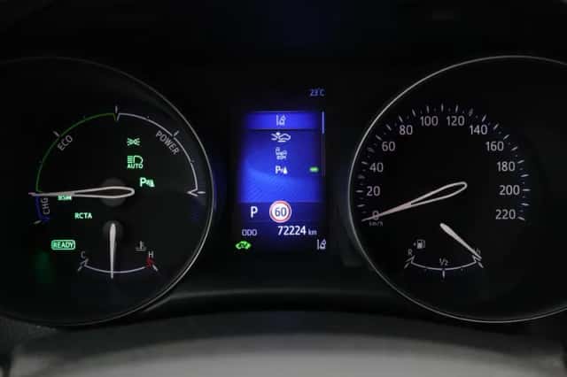 Toyota C-HR (2019) thumbnail 3