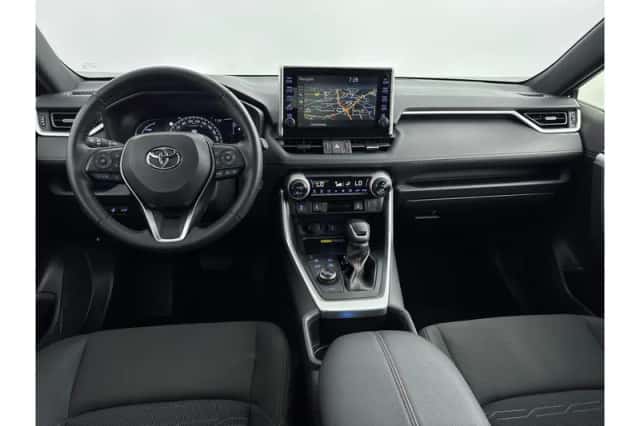 Toyota RAV4 (2022) thumbnail 2