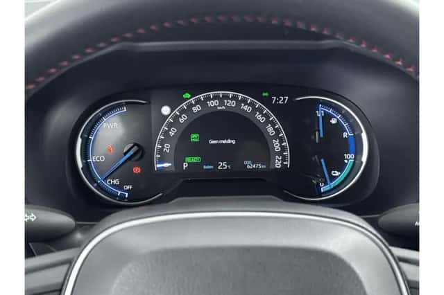 Toyota RAV4 (2022) thumbnail 3