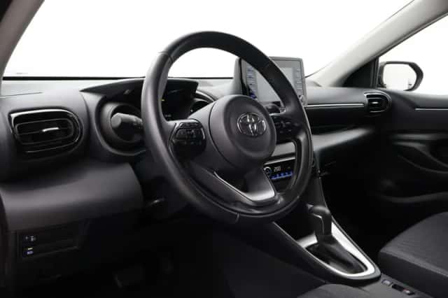 Toyota Yaris (2022) thumbnail 2