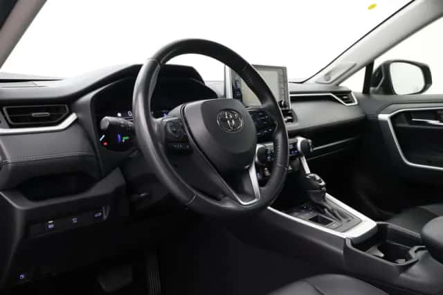 Toyota RAV4 (2022) thumbnail 2