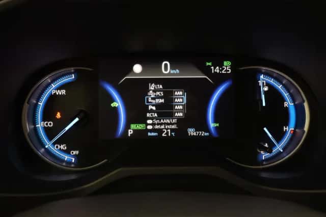 Toyota RAV4 (2022) thumbnail 3