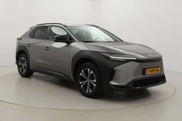 Toyota bZ4X (2023) thumbnail 1