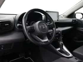 Toyota Yaris (2023) thumbnail 2