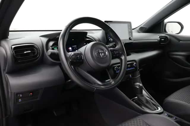 Toyota Yaris (2021) thumbnail 2