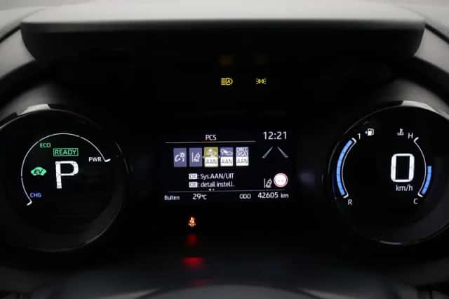 Toyota Yaris (2021) thumbnail 3