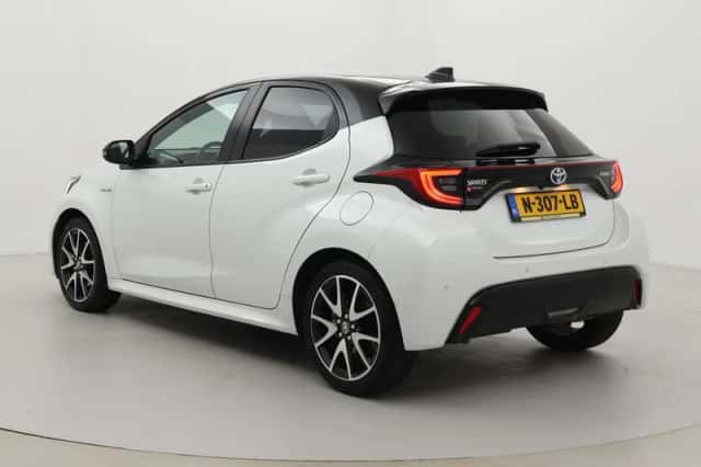Toyota Yaris (2021) thumbnail 4