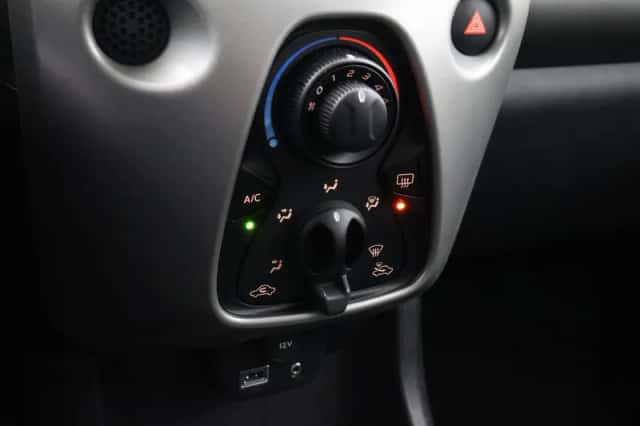 Toyota Aygo (2015) thumbnail 5