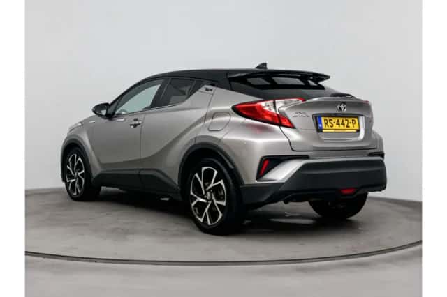 Toyota C-HR (2017) thumbnail 4