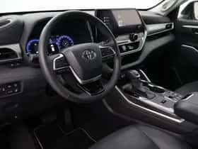 Toyota Highlander (2024) thumbnail 2