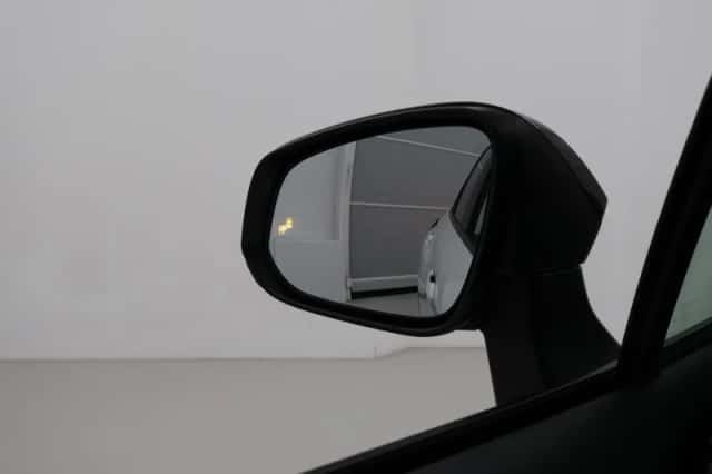 Toyota Corolla Cross (2024) thumbnail 5