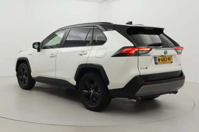Toyota RAV4 (2021) thumbnail 4