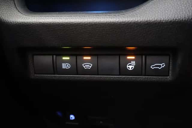 Toyota RAV4 (2021) thumbnail 6