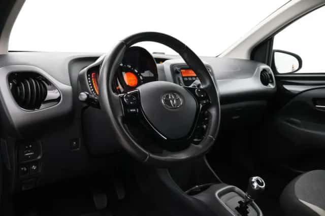 Toyota Aygo (2021) thumbnail 3