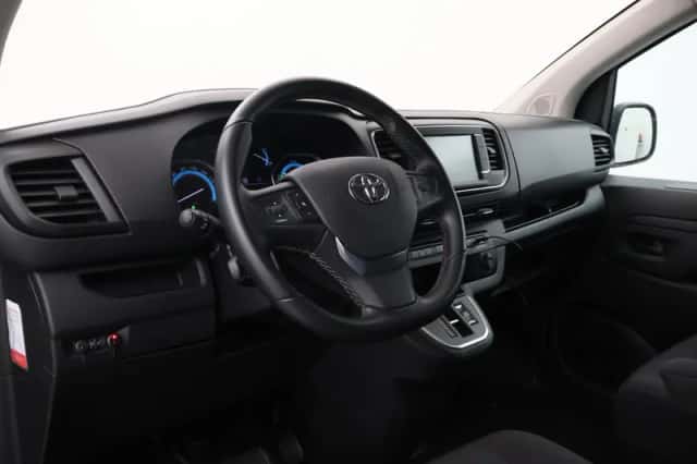 Toyota Proace (2023) thumbnail 2