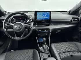 Toyota Yaris (2022) thumbnail 2