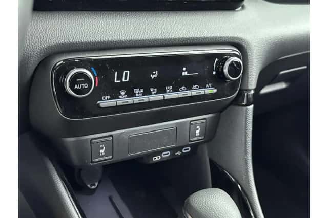 Toyota Yaris (2025) thumbnail 6