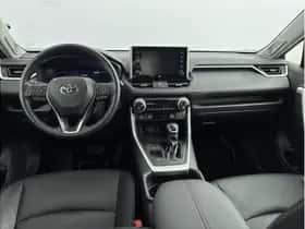 Toyota RAV4 (2021) thumbnail 2