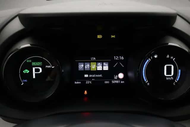Toyota Yaris (2023) thumbnail 3