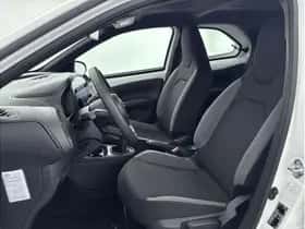 Toyota Aygo X (2024) thumbnail 10