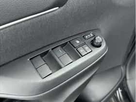 Toyota Yaris Cross (2025) thumbnail 16