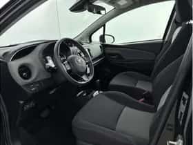 Toyota Yaris (2017) thumbnail 12