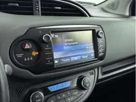 Toyota Yaris (2017) thumbnail 17