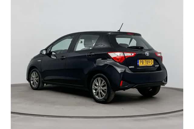 Toyota Yaris (2017) thumbnail 4