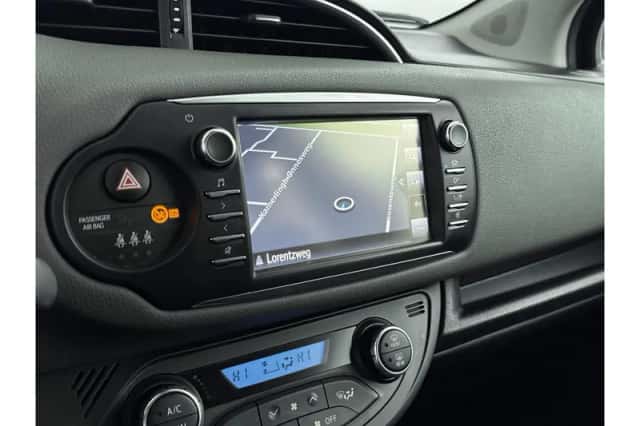 Toyota Yaris (2017) thumbnail 5