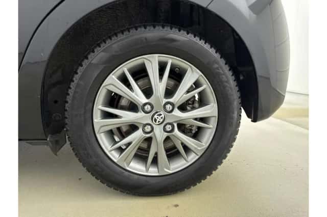 Toyota Yaris (2017) thumbnail 6