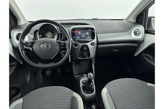 Toyota Aygo (2020) thumbnail 2