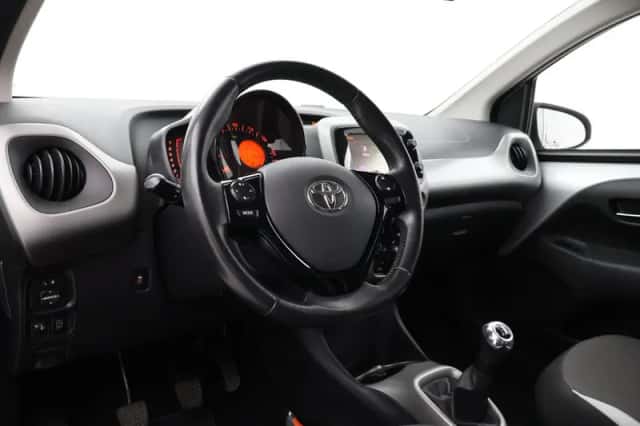 Toyota Aygo (2017) thumbnail 2