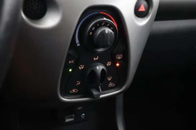 Toyota Aygo (2017) thumbnail 5