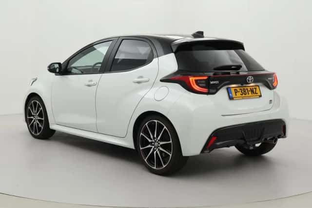 Toyota Yaris (2022) thumbnail 4