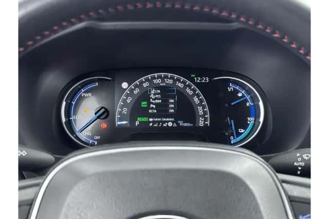 Toyota RAV4 (2022) thumbnail 3