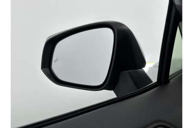 Toyota RAV4 (2022) thumbnail 5
