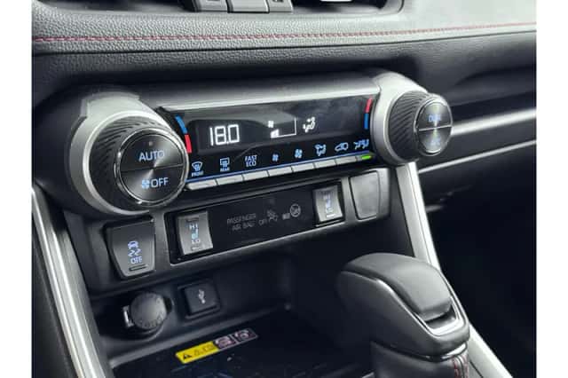 Toyota RAV4 (2022) thumbnail 6