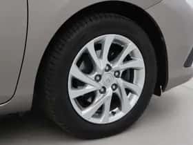 Toyota Auris (2015) thumbnail 13
